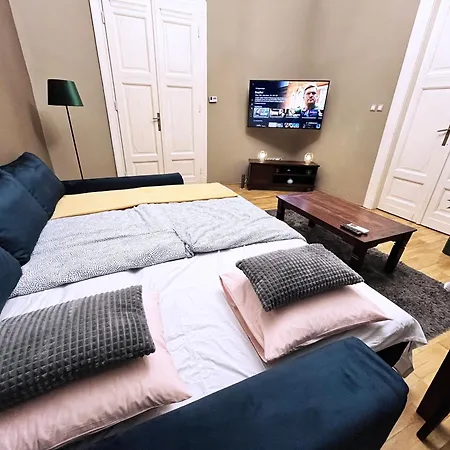 M13 Rustic Stylish With King Bed & Friendly Host Appartement Boedapest
