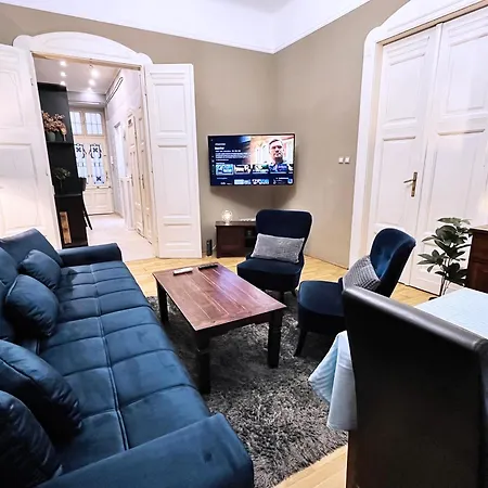 M13 Rustic Stylish With King Bed & Friendly Host * Budapest